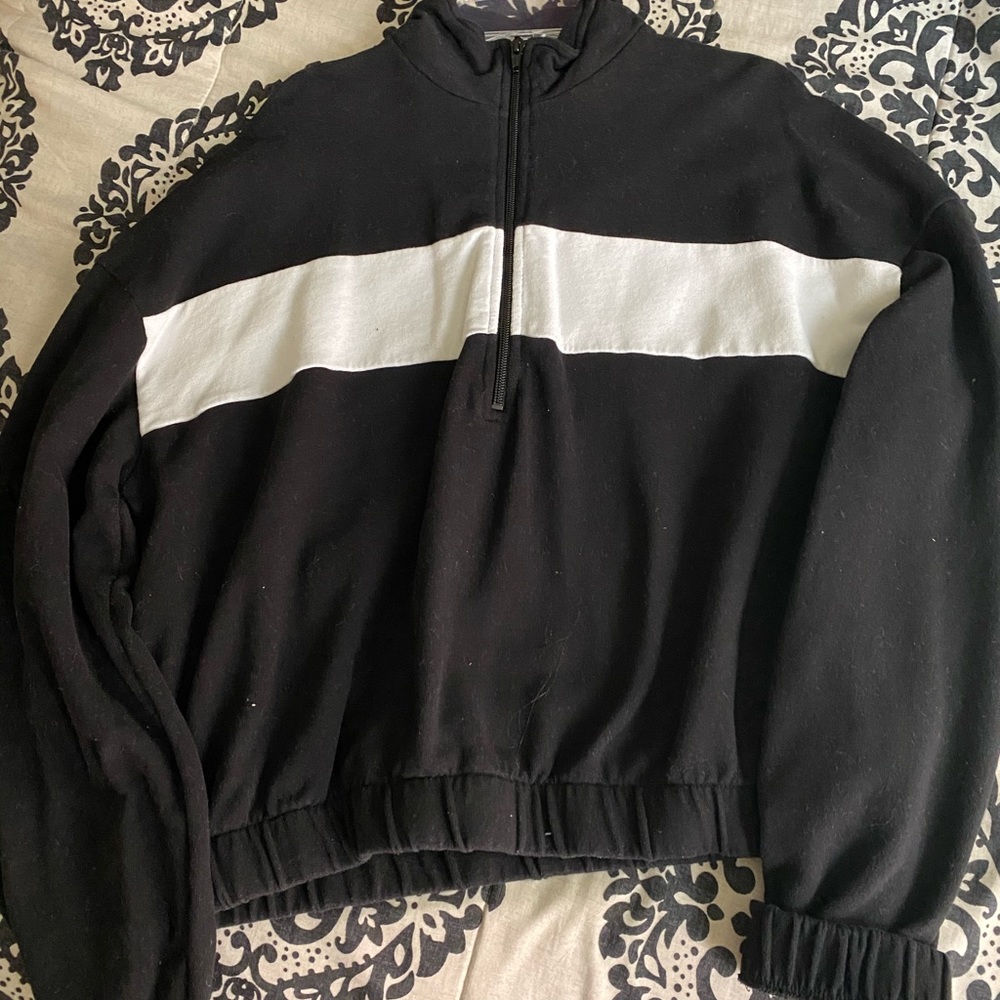 Hollister pull over